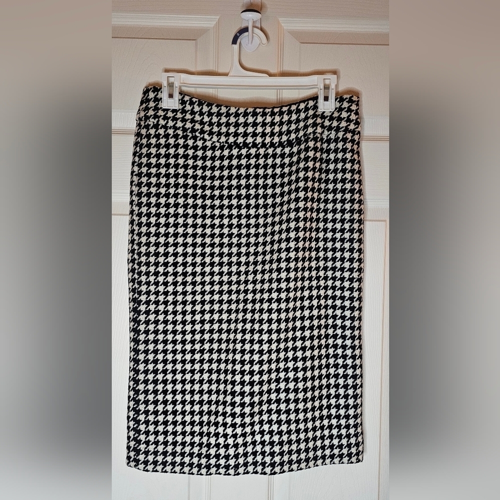 H&M Black & White Houndstooth Midi Skirt - Size 8